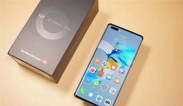 华为mate40pro+是什么屏幕？