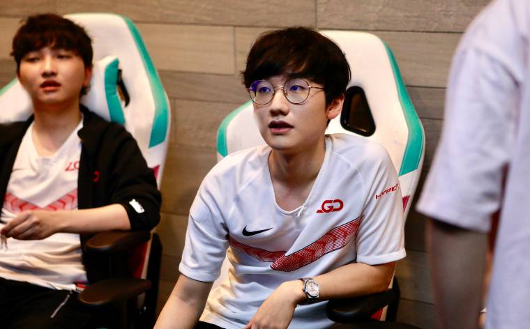兮夜逆天改命 LGD拿下赛点！957：WE这中期在犯罪啊