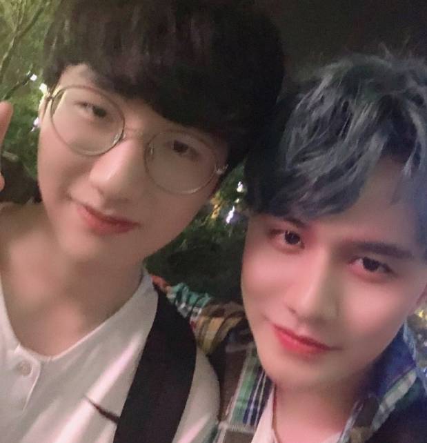 LGD晋级夏季赛四强！赛后野辅晒美男合照！粉丝直呼出道吧！