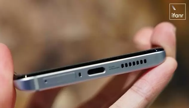 iqoo7有耳机孔吗？