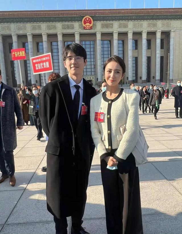 众演艺界人士晒文代会合影是怎么回事