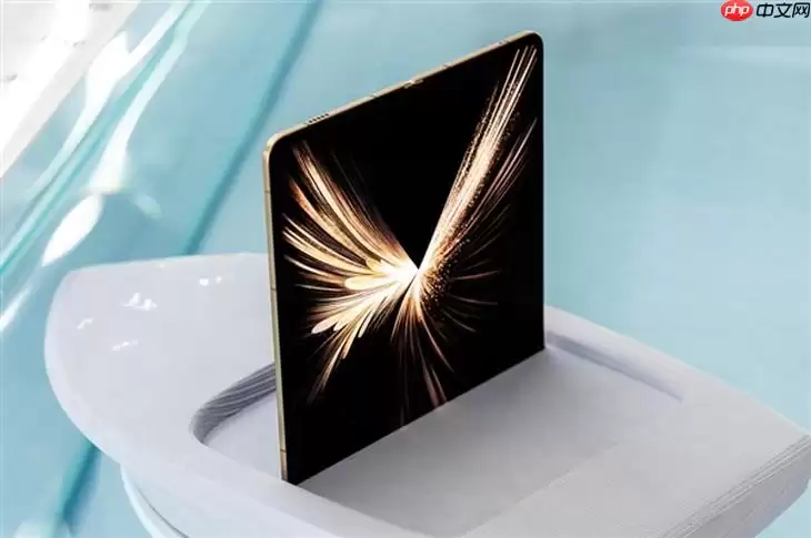 荣耀Magic V6搭载7150mAh折叠屏最大电池