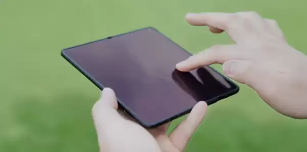 外媒体验OPPO Find N6：迄今为止最不明显折痕折叠屏