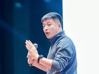 张雪峰去世20天后，爱将突然官宣离职，多条回复言论令人浮想联翩