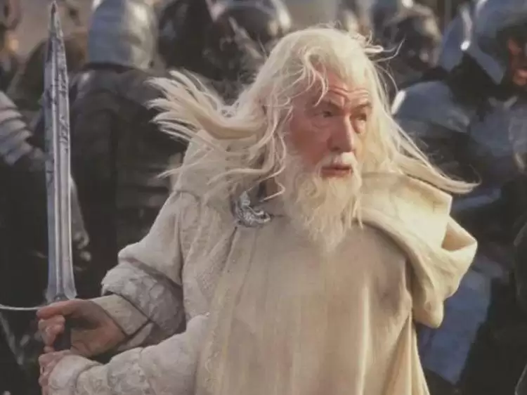 《指环王》新片，86岁甘道夫拼了！五十度灰男主演阿拉贡，能行吗
