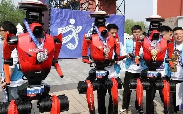 “闪电”机器人凭啥获得北京亦庄人形机器人半马冠军？