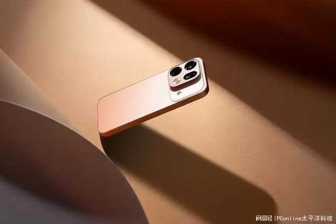 「鲜phone画报」OPPO Find X9s Pro｜橙出彩，超自在