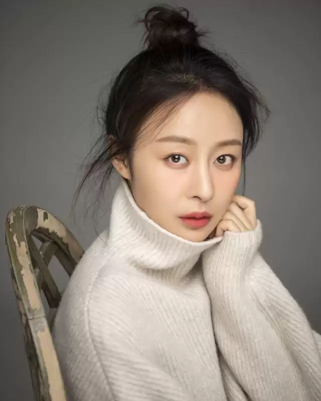 明明同一人，演完《知否》演《蜜语纪》，换上现代装差点没认出