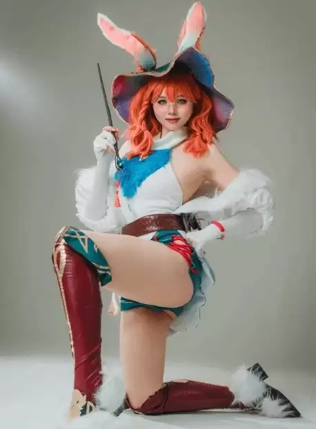 韩国美女Cos《英雄联盟》阿萝拉 可爱性感身材火爆