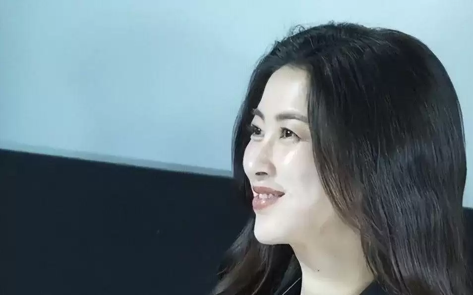 《蜜语纪》剧宣这天，42岁徐海乔脸肿僵硬毛孔粗，经超钟汉良赢麻