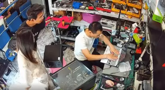 妹子高配游戏本频繁过热!维修师傅傻眼：跟你遭老罪了