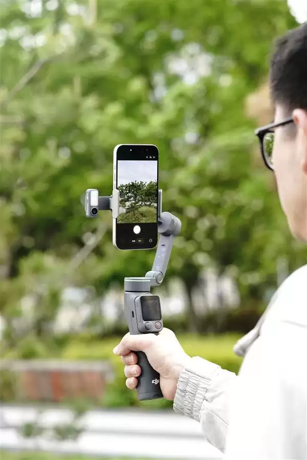 首创分体式遥控器！大疆Osmo Mobile 8P全能Vlog套装图赏