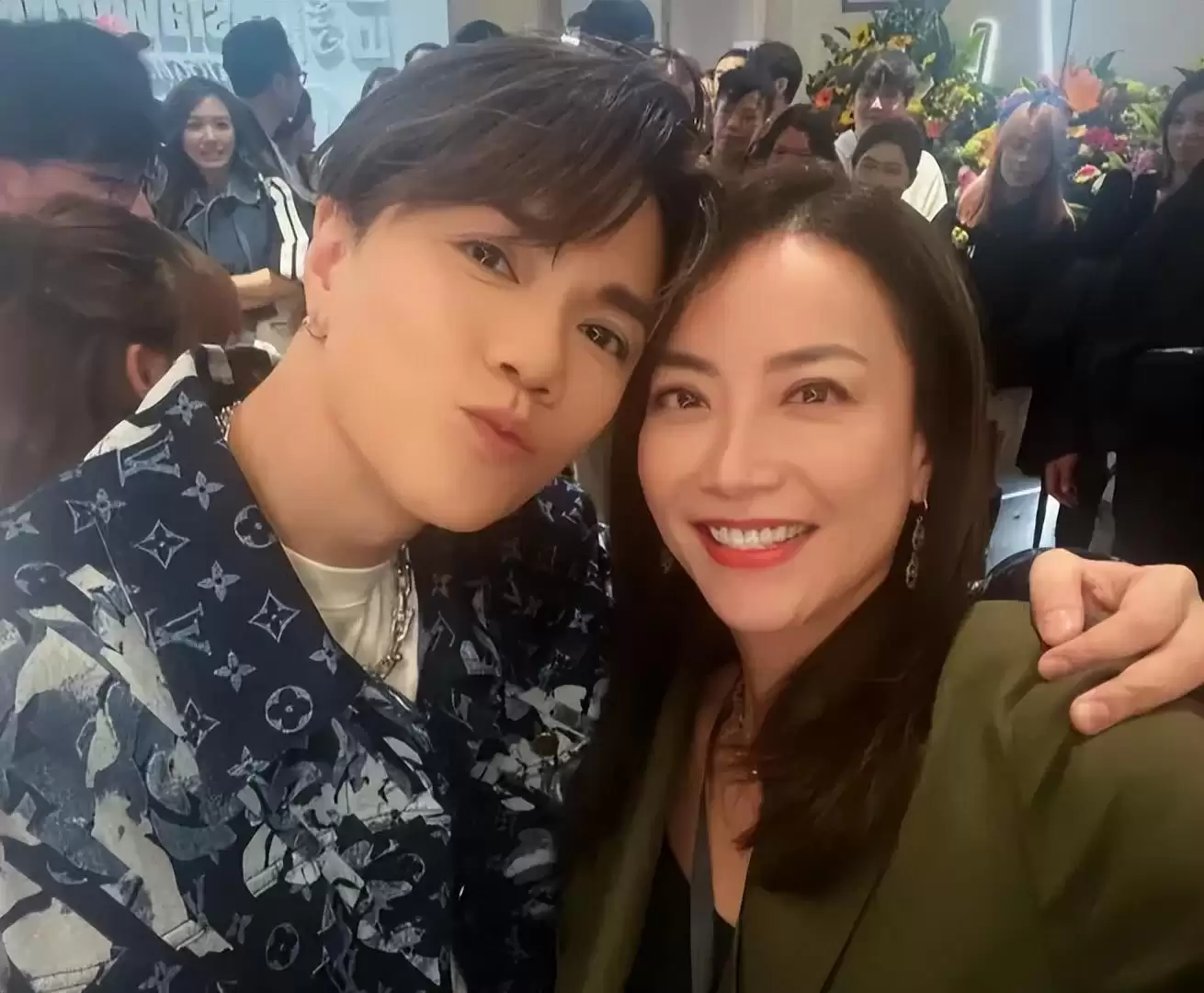 英皇娱乐遭质疑！力捧张敬轩回内地被抵制，成都文旅紧急辟谣割席