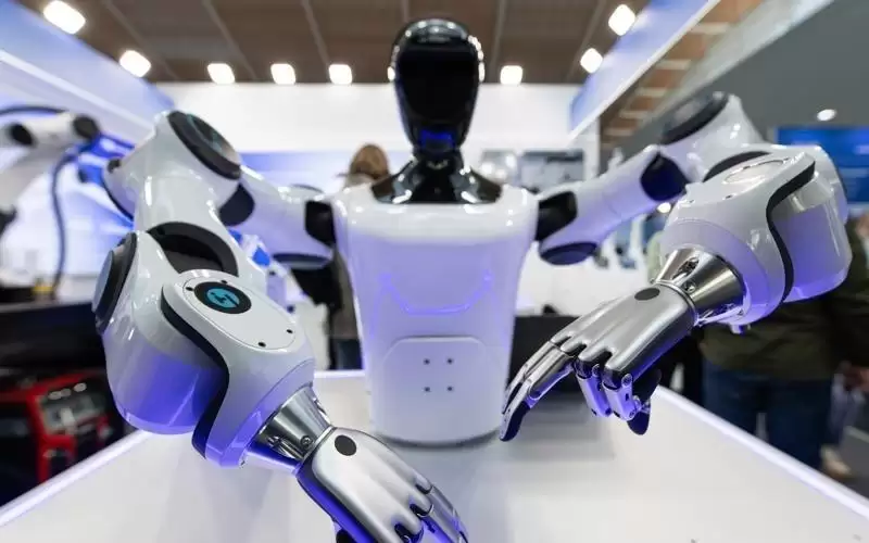 当机器人伸出手……汉诺威工博会人机互动精彩瞬间