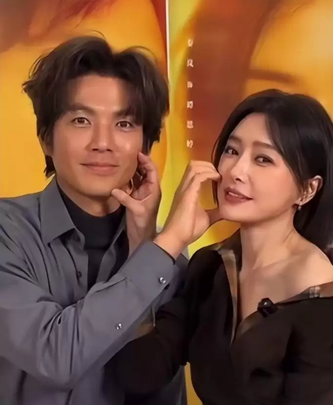 《蜜语纪》：硅胶脸总裁、毛孔脸大膀子情妇，谁的审美出了问题