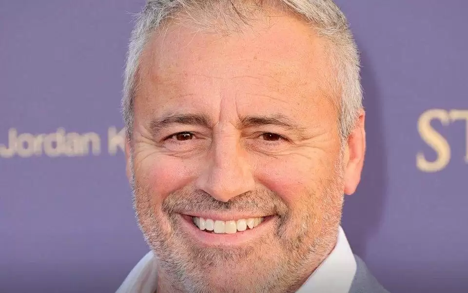 老友记 Joey 再就业：这次当警察