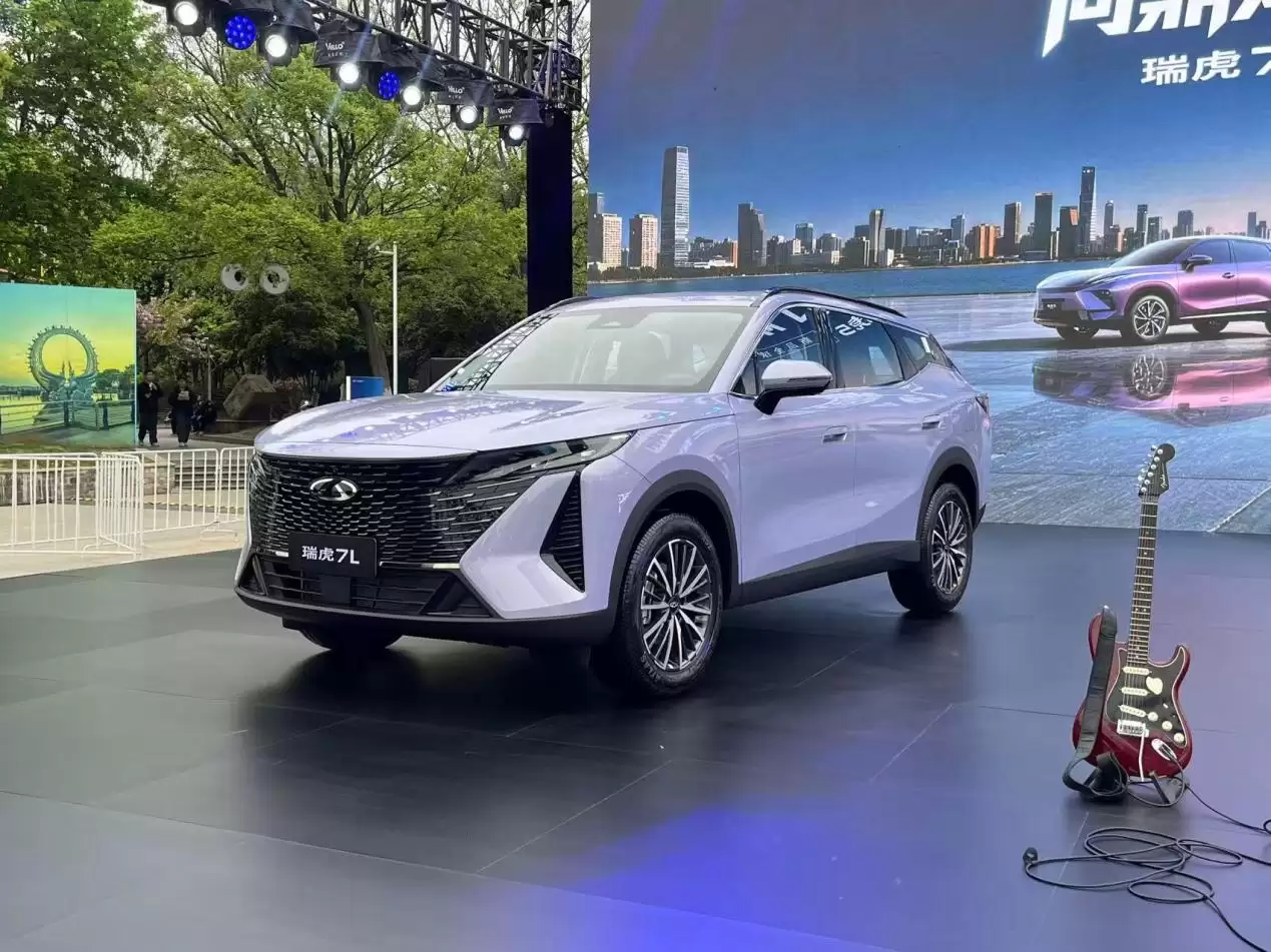 燃油A级SUV再进化 瑞虎7双车上市 限时6.99万起