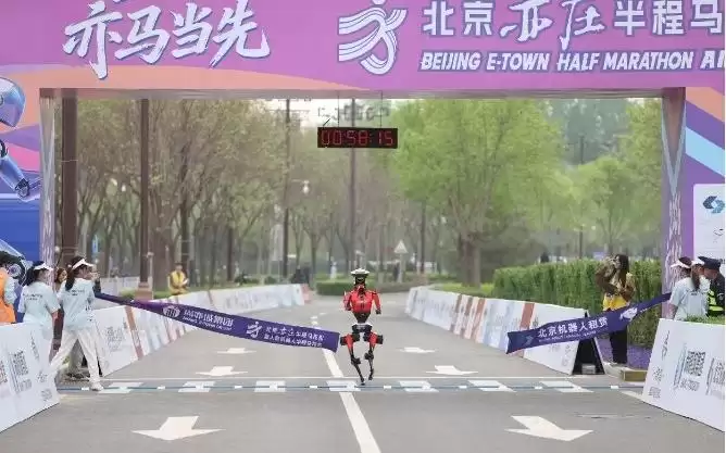 半两财经｜亦庄机器人半马赛带动超 20 个品牌销售额翻倍