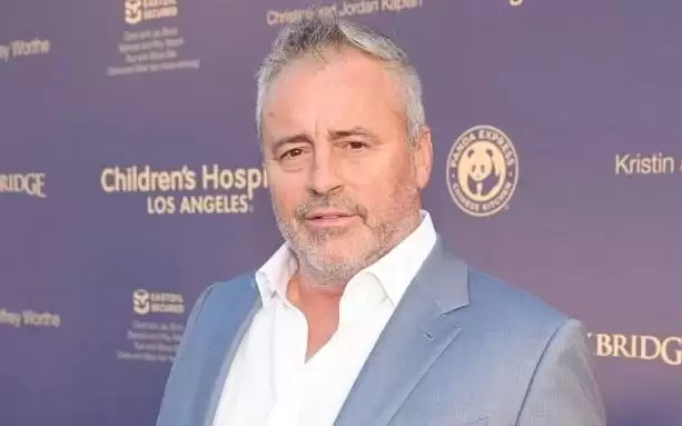 老友记主演新剧开发：CBS为何押注中年警探？