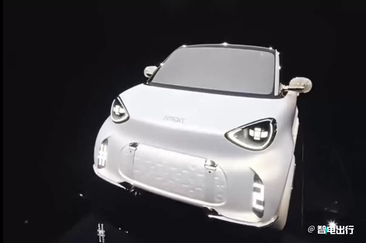 时隔6年smart两门经典款回归！纯电驱动续航400公里，城市通勤新选择