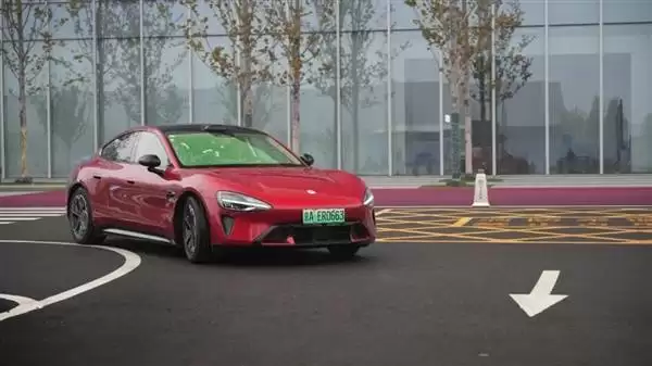 雷军亲测小米SU7 Pro京沪续航挑战成功！1313公里仅充一次电 数据说话