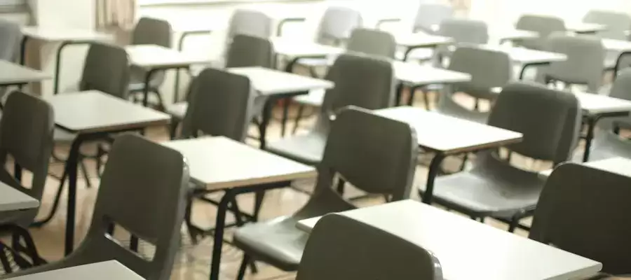 当通用CRM遇上高校招生宣传：垂直SaaS的护城河到底深在哪里？