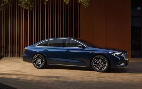 注入“赛道基因”撕开合资车最后一道防线，银河星耀7助推插混轿车进入性能平权时代