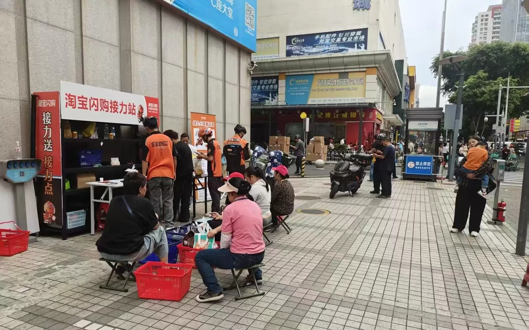 外卖“突围”华强北：“接力送”如何跑通“最难100米”？