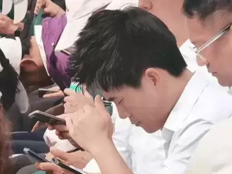 吵翻了！董宇辉参加黄帝陵公祭，流量和庄重就不能共存？