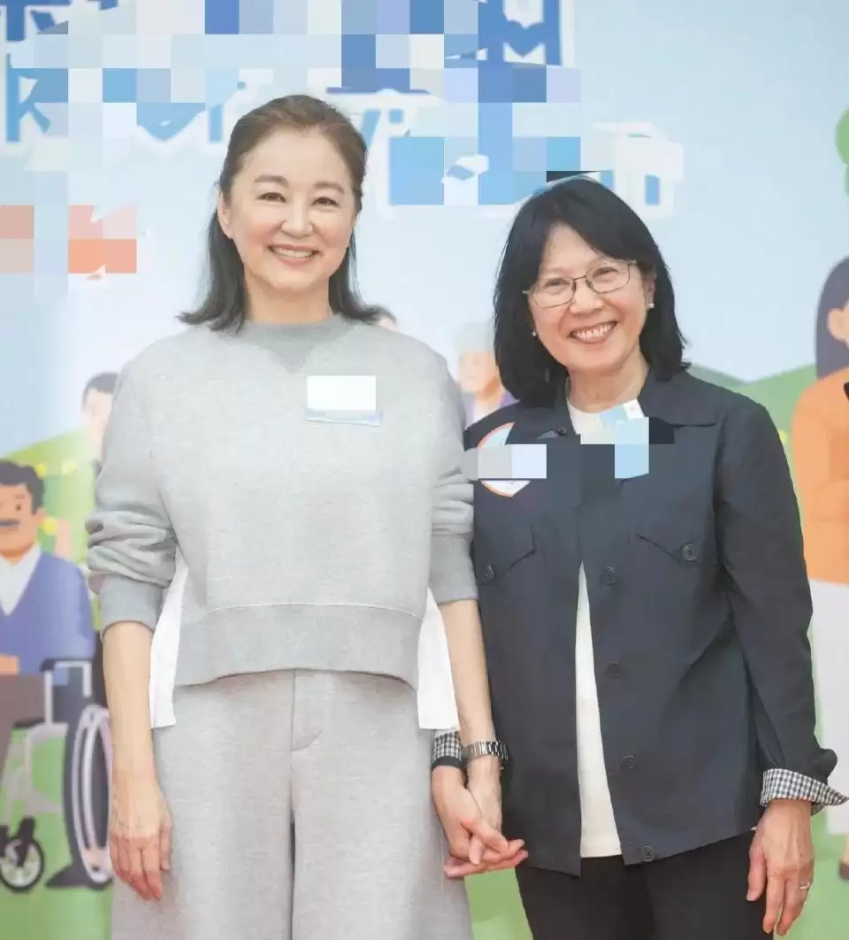 72岁林青霞在香港参加公益活动，她的状态太好了，脸部几乎纯素颜