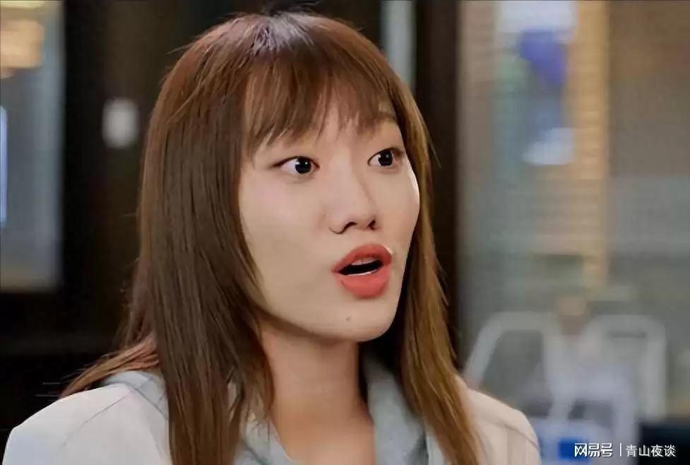 闫妮做梦也没想到，自己全力托举女儿28年，如今竟被孙俪带火了