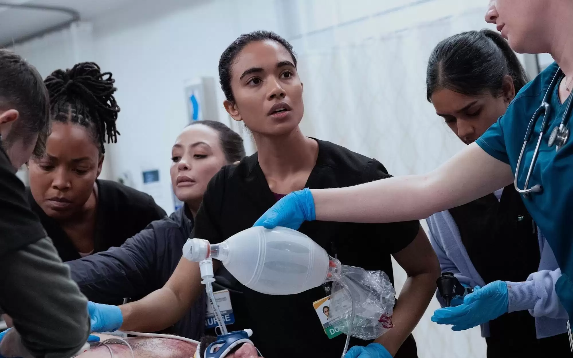 《匹兹堡医护队》CP线被砍，50岁男主喊话编剧：故事还没完