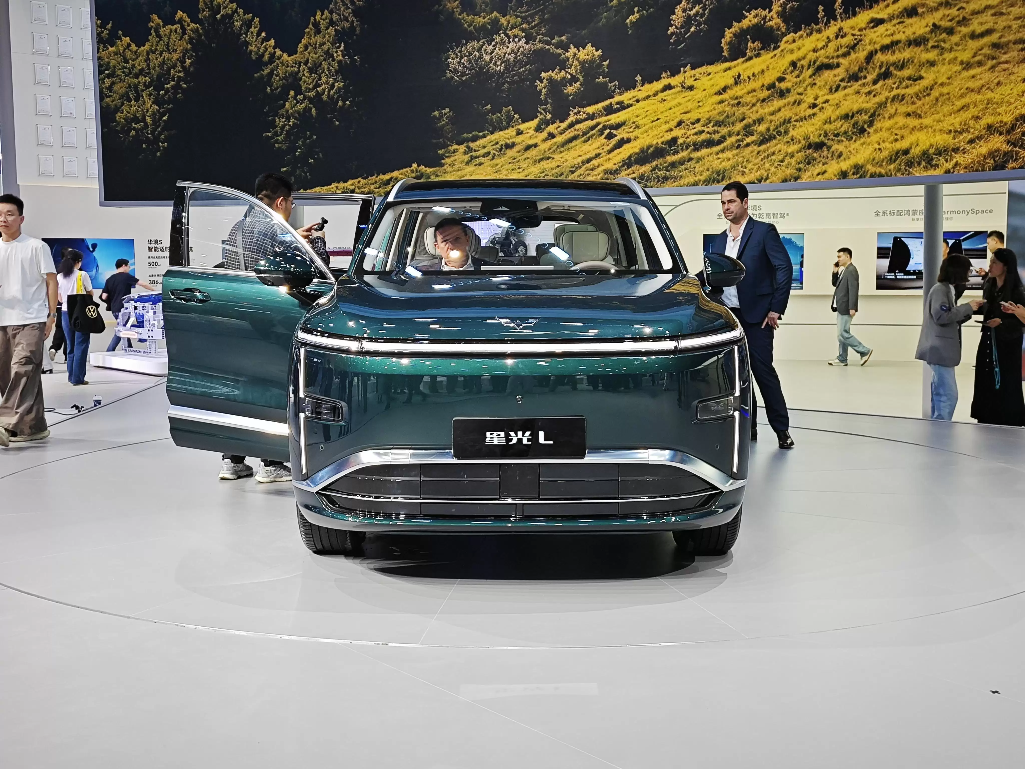 大六座/长续航 五菱星光L北京车展首发亮相
