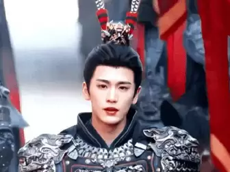 继“粉底液将军”后，张凌赫再爆坏消息，难怪粉丝敢围攻军号