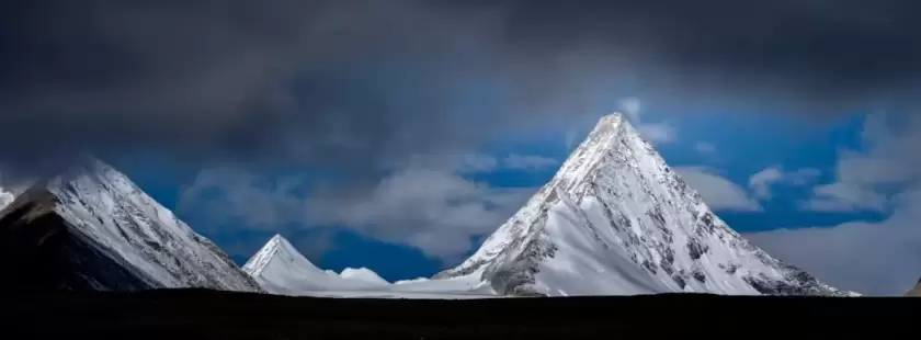 郭际：我就是想走近点，给国王峰拍个照。