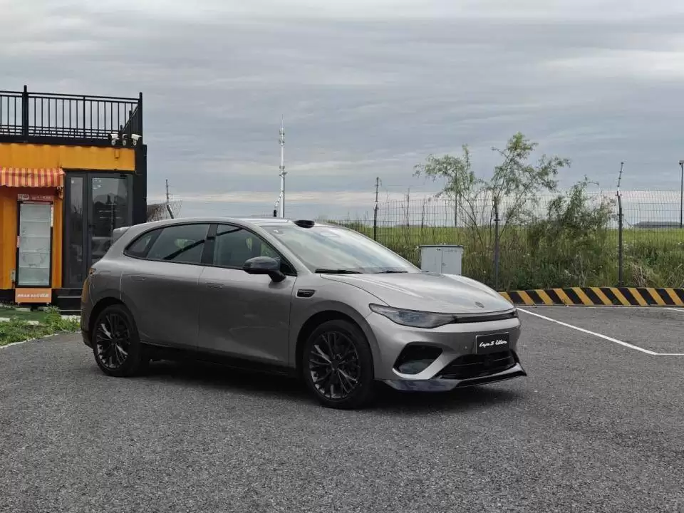 零跑Lafa5 Ultra：日常通勤与驾驶乐趣兼备，年轻人的第一台钢炮来了