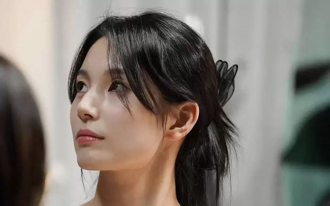 母子对峙解迷局——《螳螂》