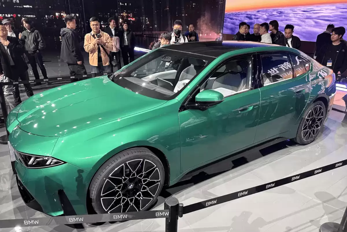 宝马i3长轴距版国内首秀：加长尺寸不改经典韵味，尽显宝马本色