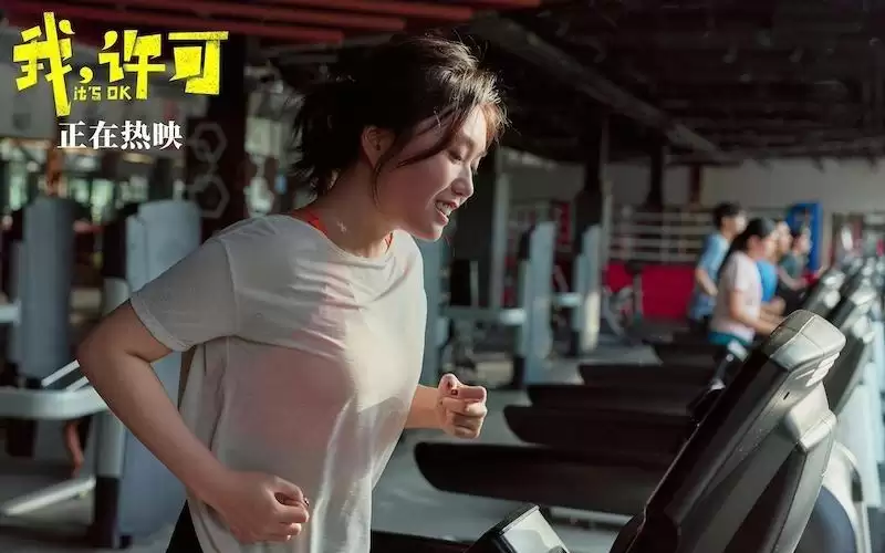 又一部女性电影闯入主流视野，如何用轻喜剧讨论沉重议题