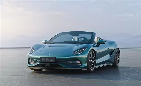 三电机超1000马力、零百2秒内！腾势Z软顶敞篷超跑官图发布