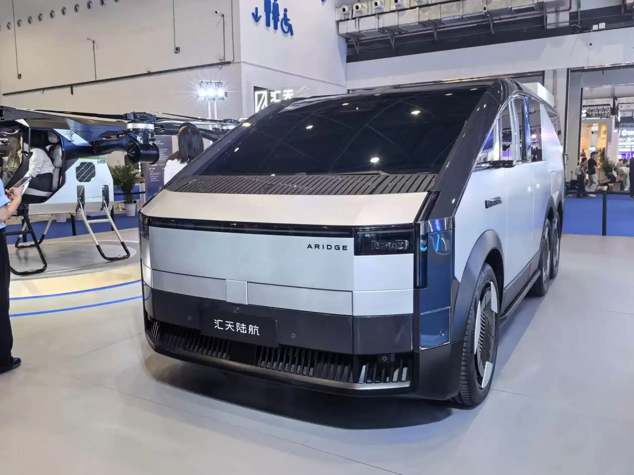 消博会焦点｜汇天李锐：低空经济成支柱产业，陆地航母开启人人可飞时代