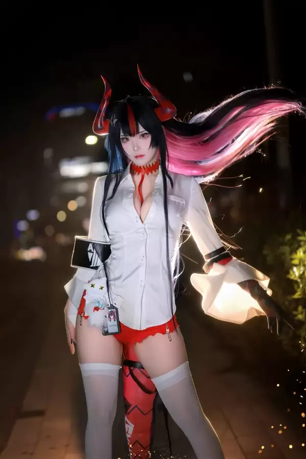 国外美女推主最新Cos美图赏 黑丝白丝都超诱人！