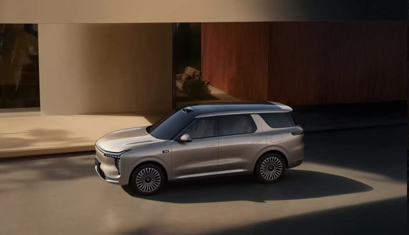 线控底盘+千问上车 智己LS8预售权益价25.98万起