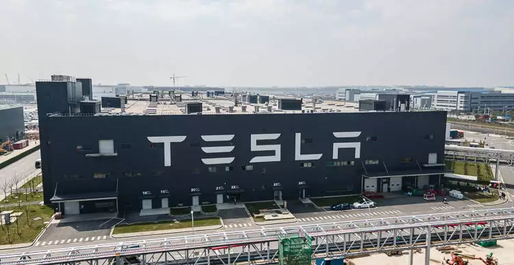 2026年Q1特斯拉纯电销量逆袭比亚迪，软件与机器人布局成新增长点