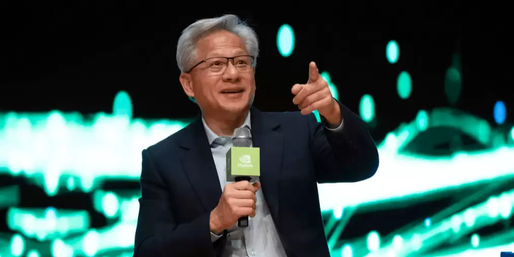 黄仁勋亲演“塑料兄弟情”:1000亿缩水到200亿！同床异梦也得紧紧相拥