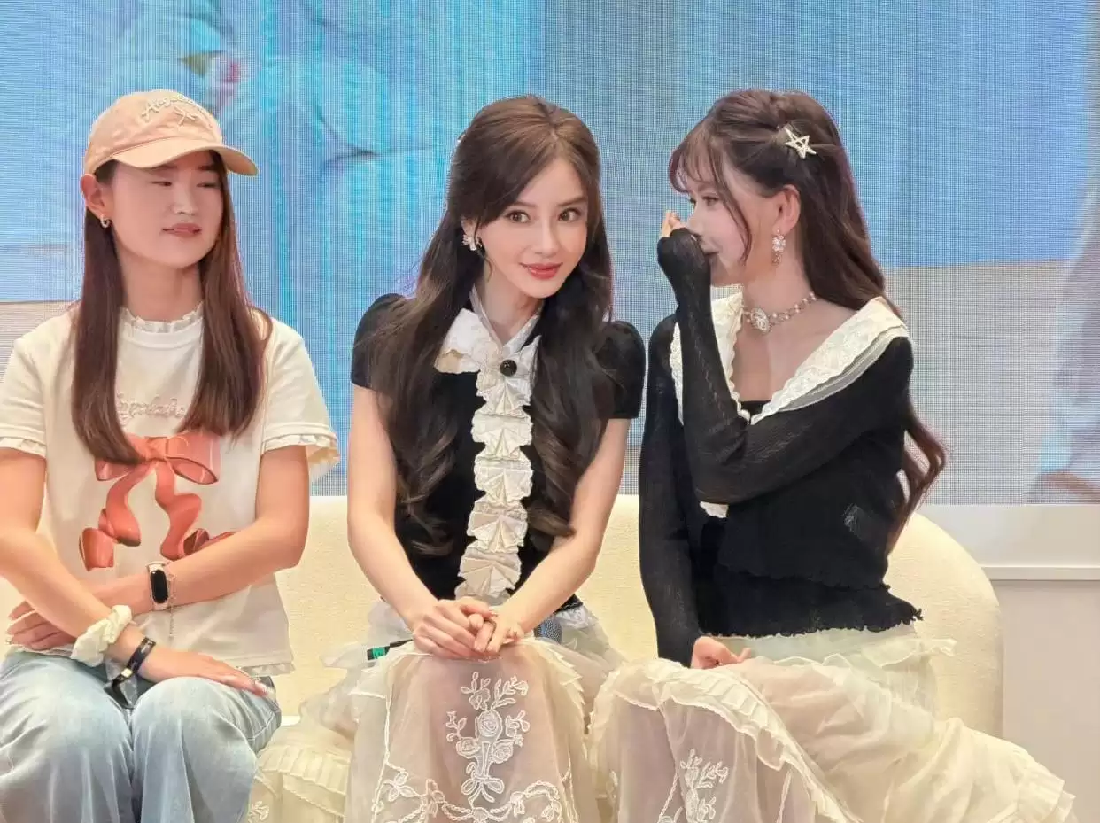 韩安冉追星成功！同框Angelababy线下活动，斥资买见面名额