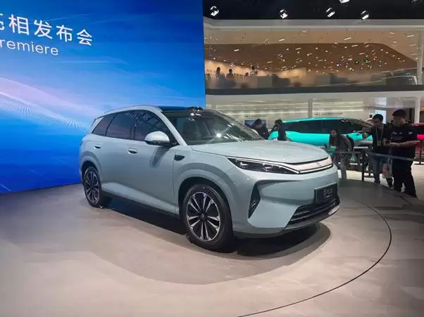 比亚迪第三代元PLUS北京车展首发：车身尺寸升级，纯电续航630km