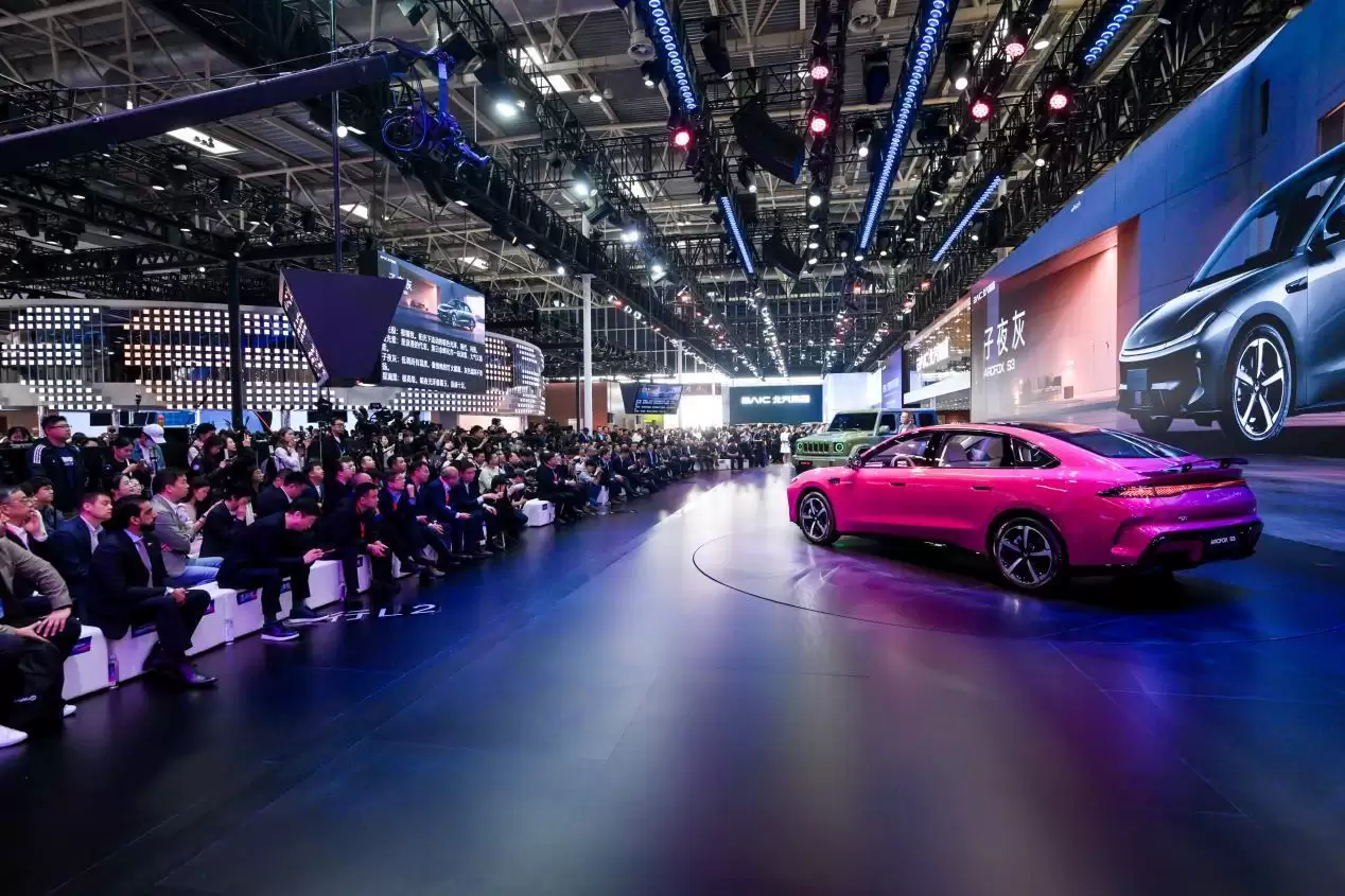 大空间越级纯电家轿极狐S3，北京车展开启预售，6.48万元起