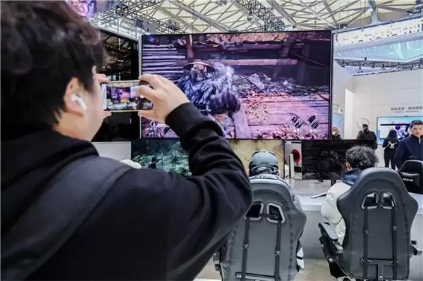 海信三大旗舰显示器重磅亮相 AWE2026 旗舰电视同源技术引领行业