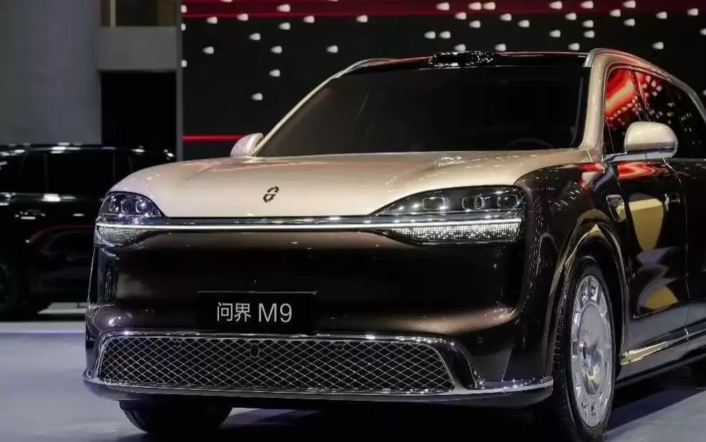 AI驱动、六大系统升级，问界守擂高端市场